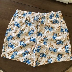 New Lands End Size 14 high rise blue/brown hibiscus print on white shorts